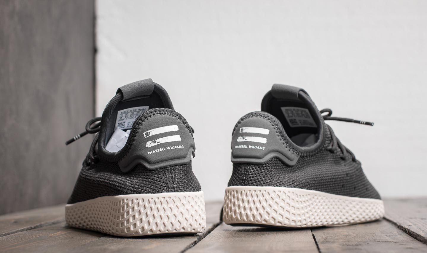 Sneaker und Schuhe fur Kinder adidas Pharrell Williams Tennis HU C Carbon Carbon Core White Footshop
