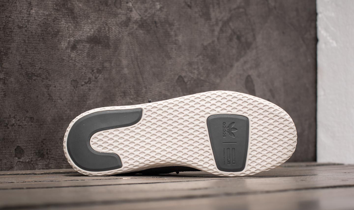Buty dziecięce adidas Pharrell Williams Tennis HU J Carbon/ Carbon/ Core White