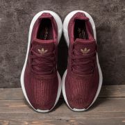 Maroon adidas swift run women's deals