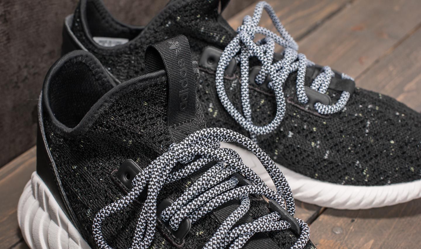 Adidas tubular vs hotsell yeezy