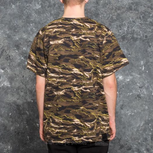 T Shirts and shirts PUMA x XO Graphic Tee Puma Black Camo AOP Footshop