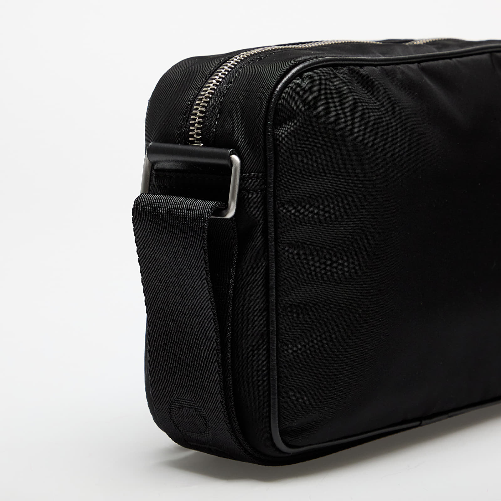 Taschen  Off-White Core Camera Nylon Bag Black