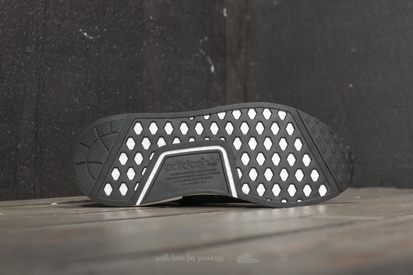 Herenschoenen adidas Consortium x Neighborhood x Invincible NMD_R1 Core Black/ Core Black/ Black