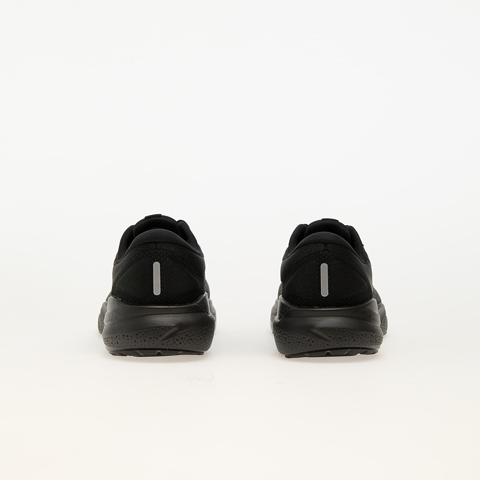 Moški čevlji Brooks Adrenaline GTS 24 M Black/ Black/ Ebony