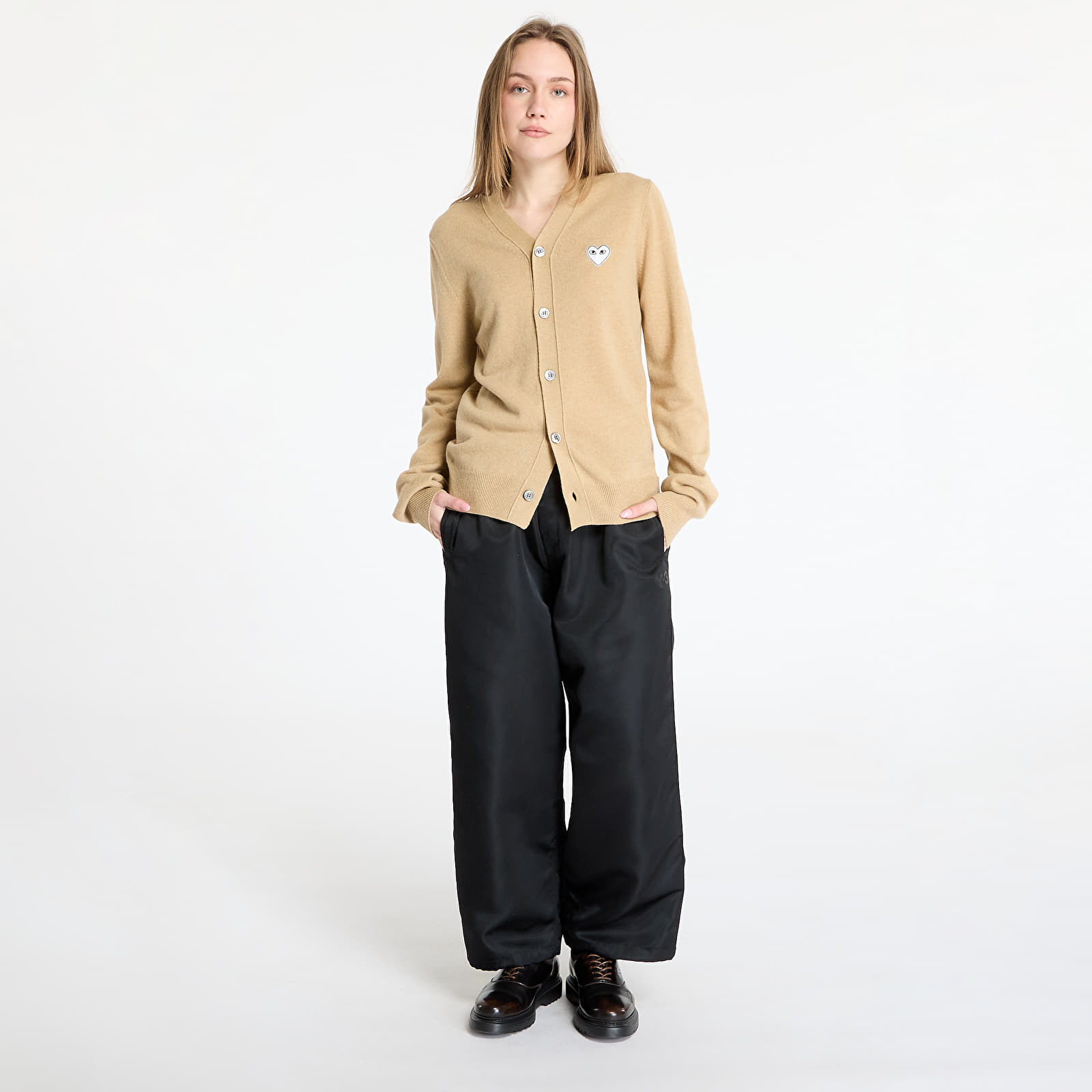 Swetry Comme des Garçons PLAY White Emblem V-Neck Cardigan Knit UNISEX Light Camel