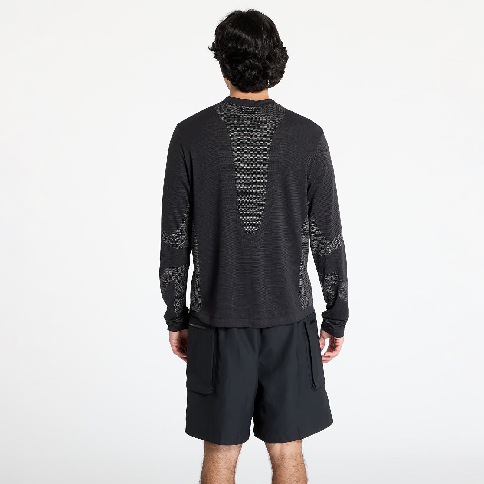 Männer T-Shirts Nike ACG "Delta River" Dri-FIT ADV long-sleeve Base Layer Black/ Cool Grey