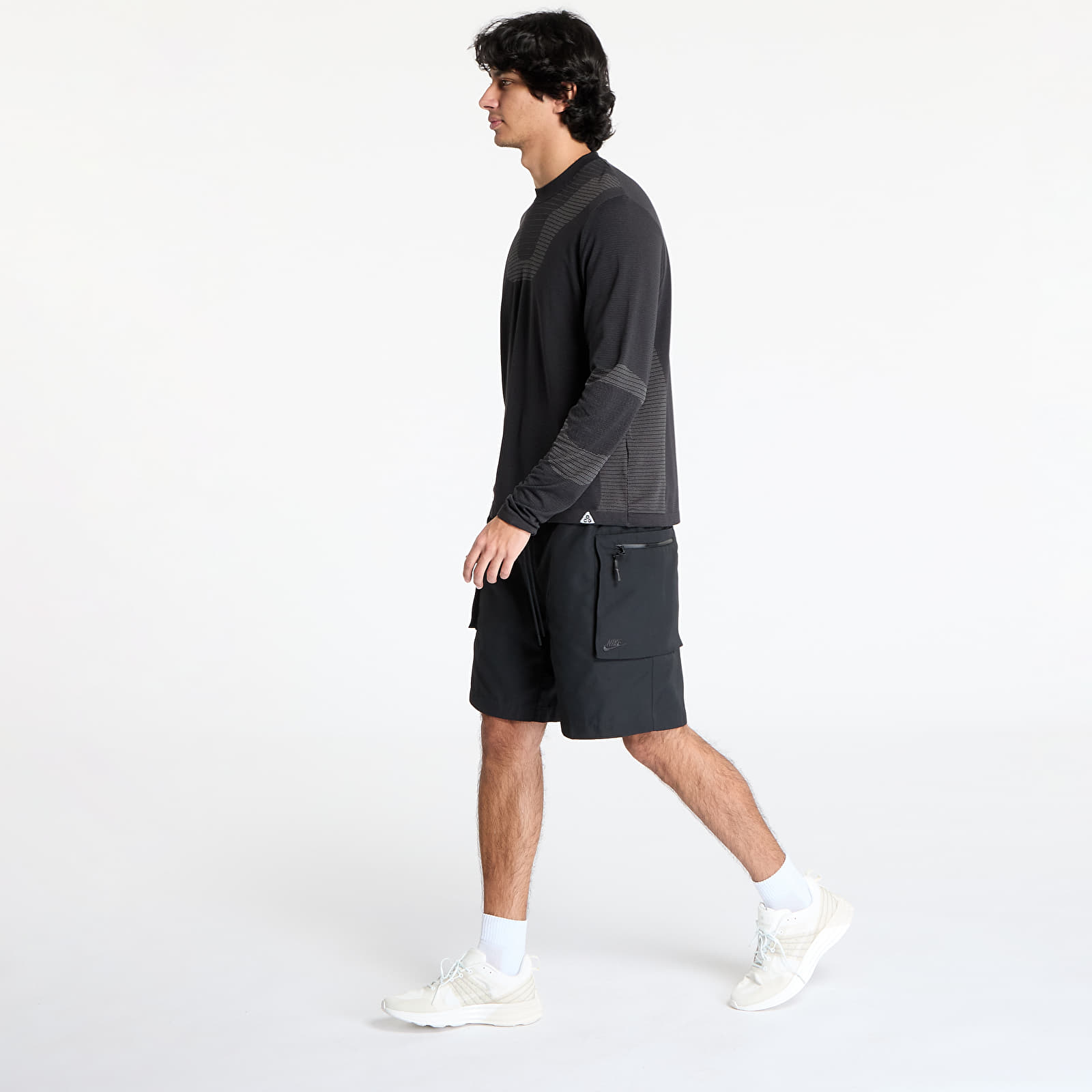 Männer T-Shirts Nike ACG "Delta River" Dri-FIT ADV long-sleeve Base Layer Black/ Cool Grey
