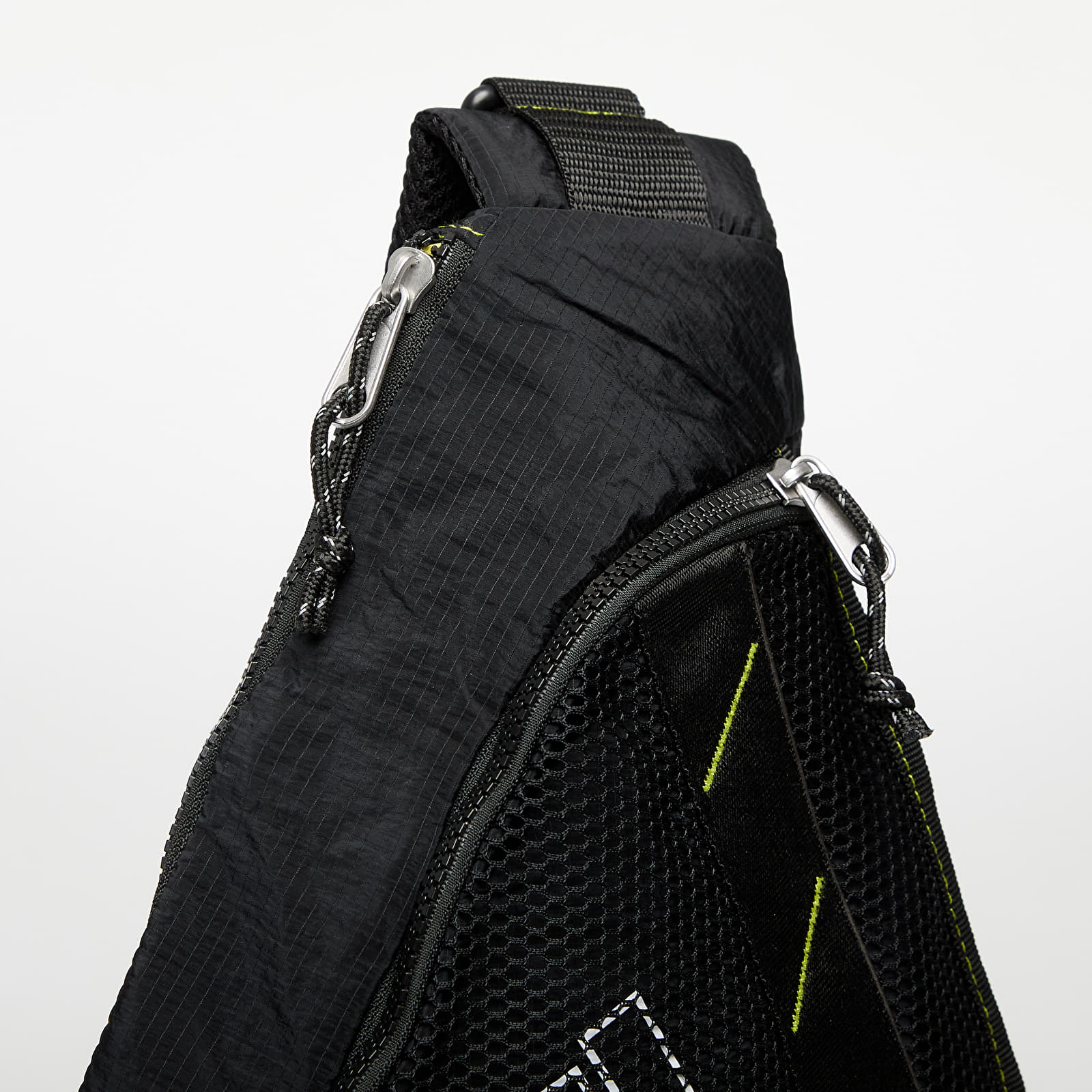Rucksäcke  adidas One Shoulder Small Backpack Black/ Shadow Olive