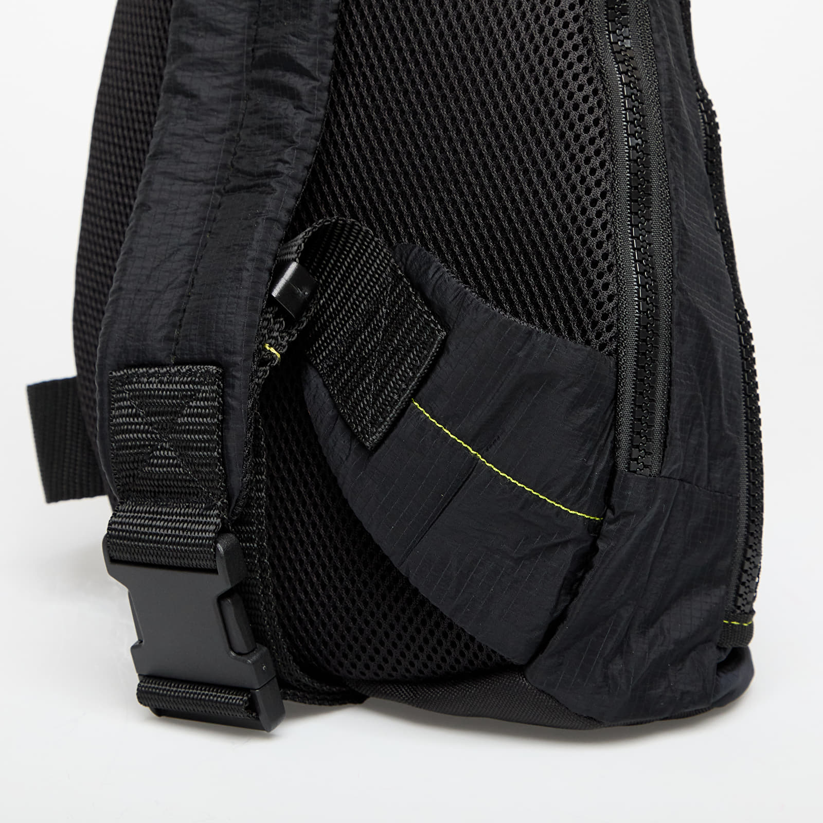 Rucksäcke  adidas One Shoulder Small Backpack Black/ Shadow Olive