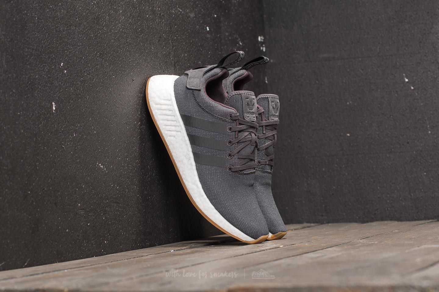 Manner adidas NMD R2 Utility Black Utility Black Core Black Footshop