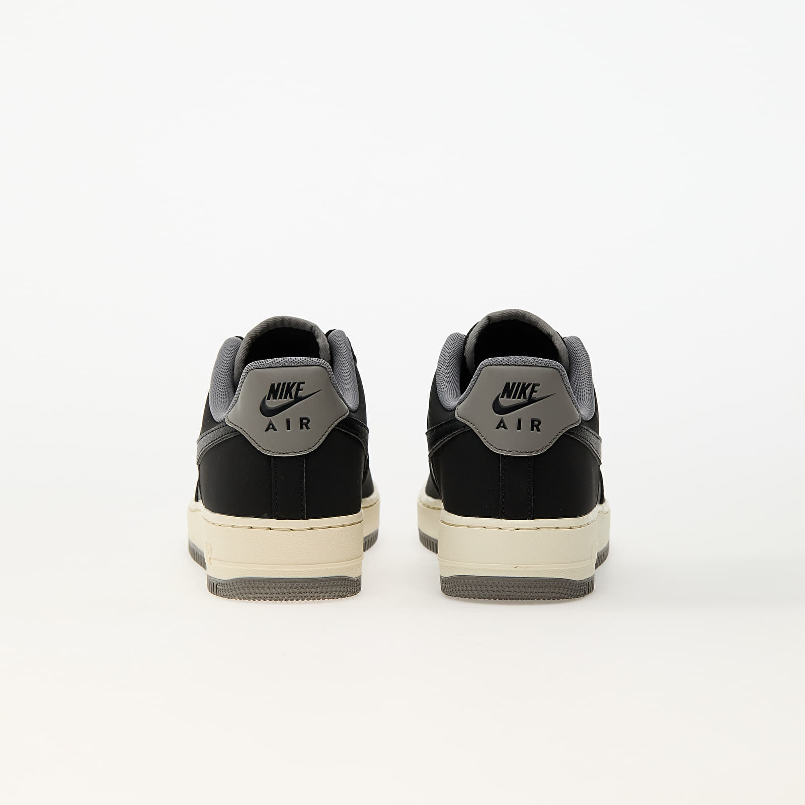 Încălțăminte și sneakerși pentru bărbați Nike Air Force 1 '07 Lv8 Black/ Black-Flat Pewter-Coconut Milk