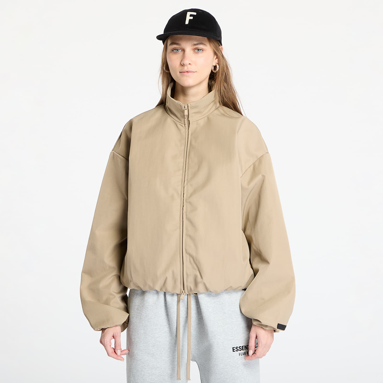 Dzsekik Fear Of God ESSENTIALS Textured Nylon Track Jacket Desert Sand