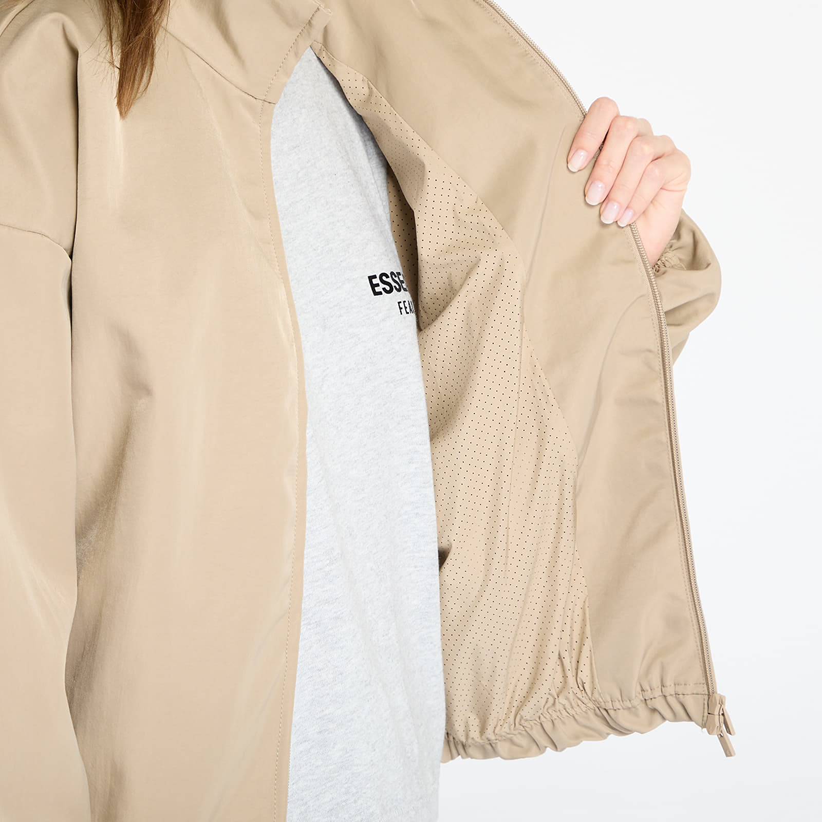 Dzsekik Fear Of God ESSENTIALS Textured Nylon Track Jacket Desert Sand