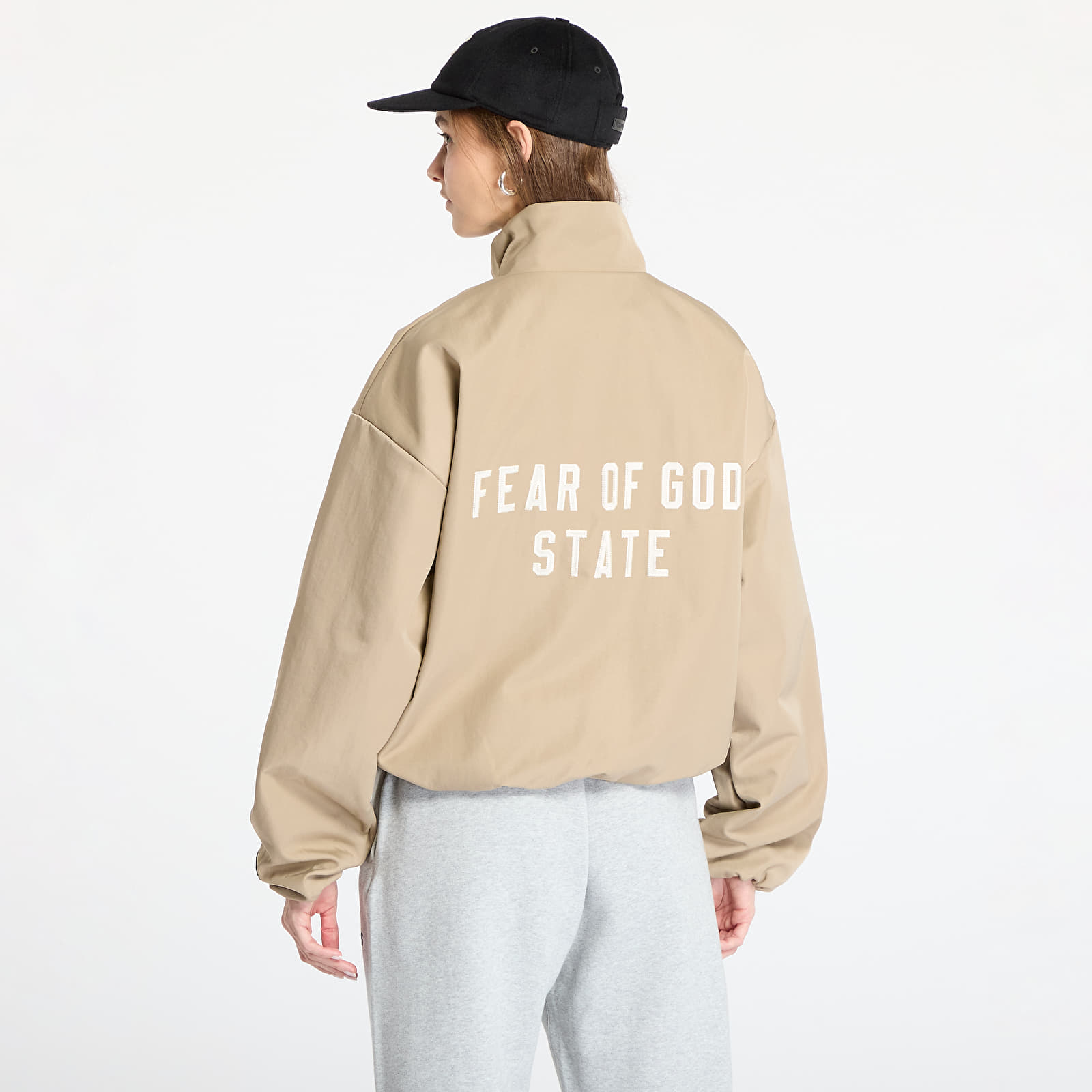 Dzsekik Fear Of God ESSENTIALS Textured Nylon Track Jacket Desert Sand