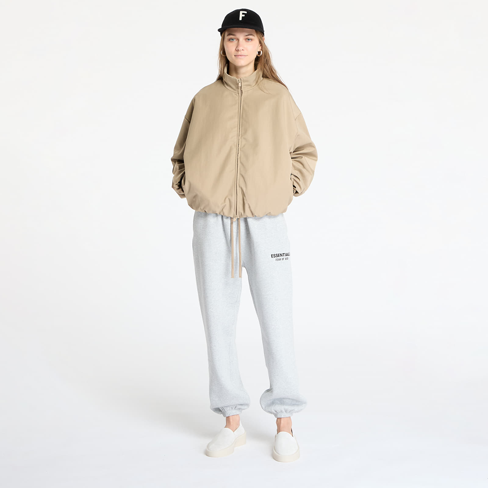 Dzsekik Fear Of God ESSENTIALS Textured Nylon Track Jacket Desert Sand