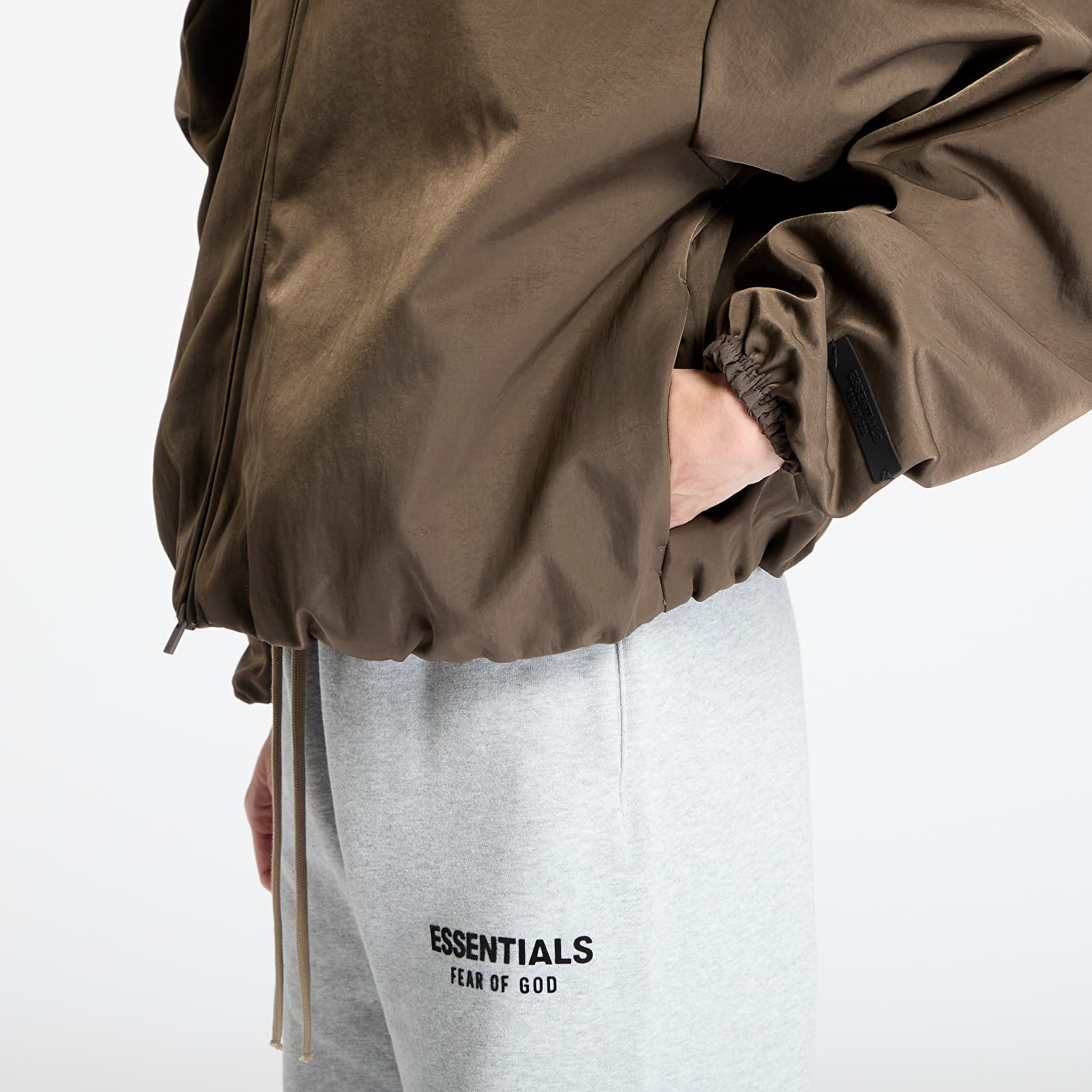 Kabátok Fear Of God ESSENTIALS Textured Nylon Hooded Bomber Brown
