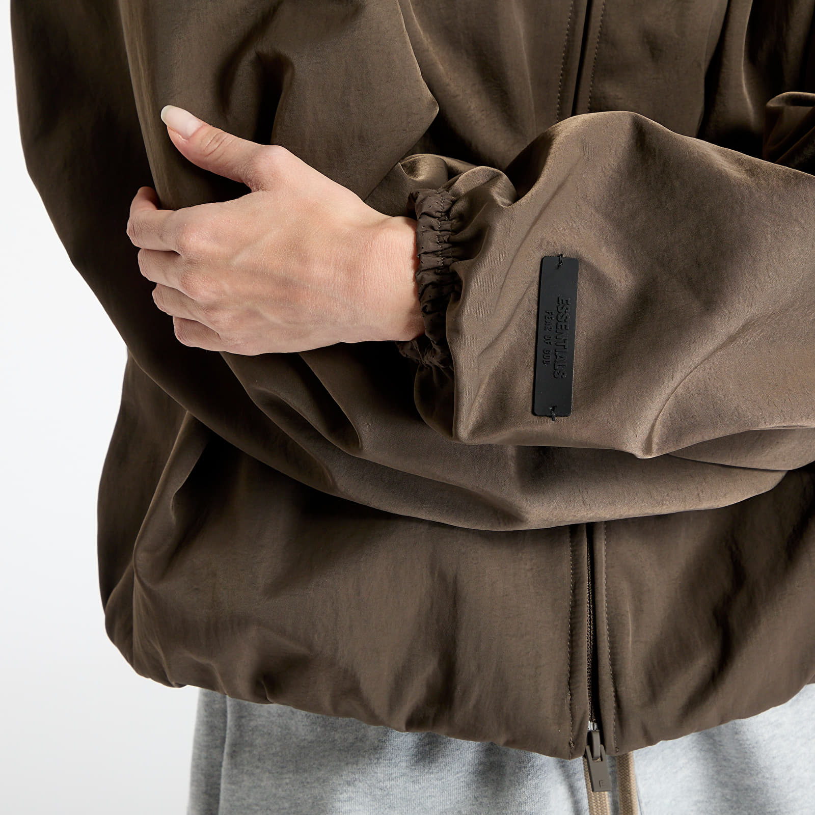 Kabátok Fear Of God ESSENTIALS Textured Nylon Hooded Bomber Brown