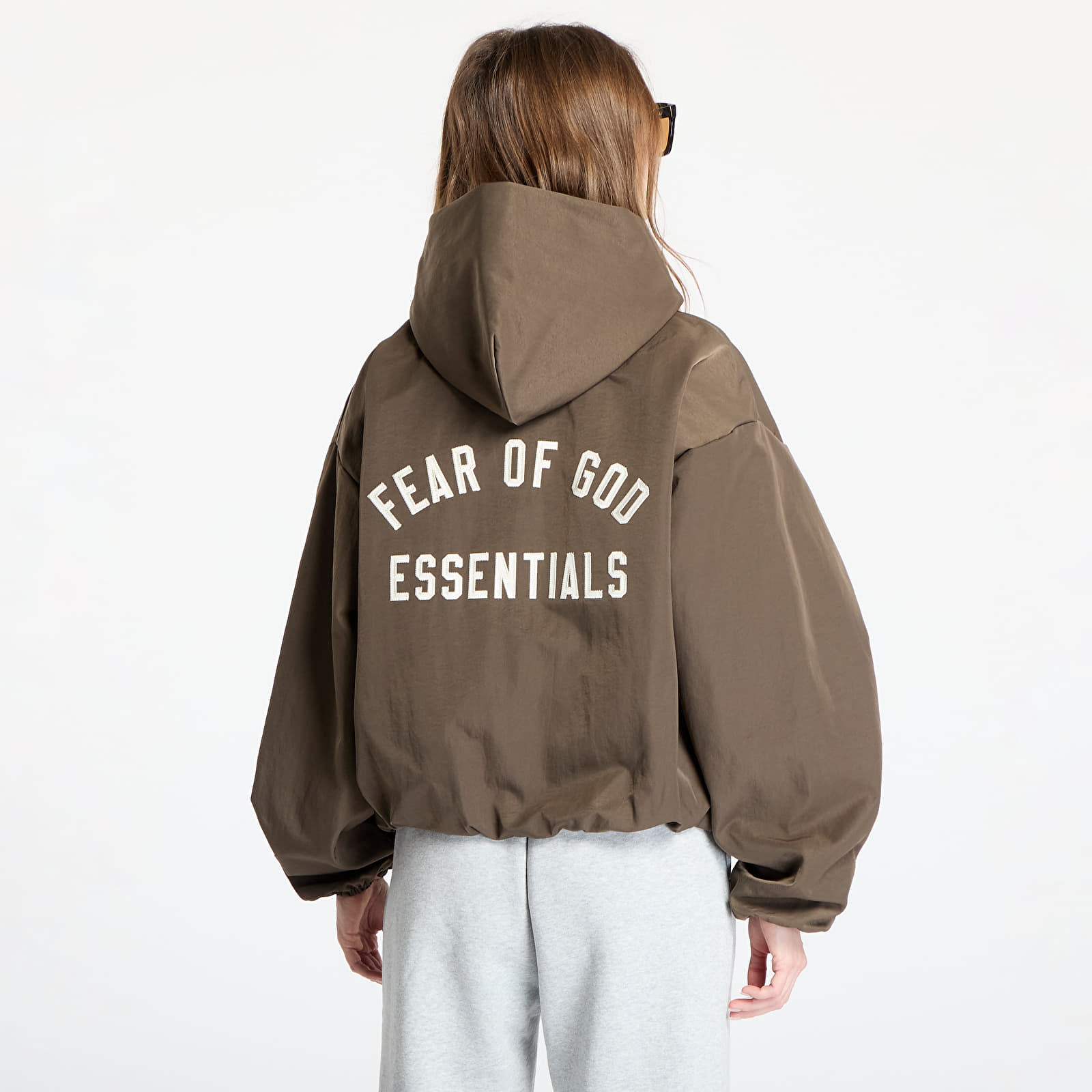 Kabátok Fear Of God ESSENTIALS Textured Nylon Hooded Bomber Brown