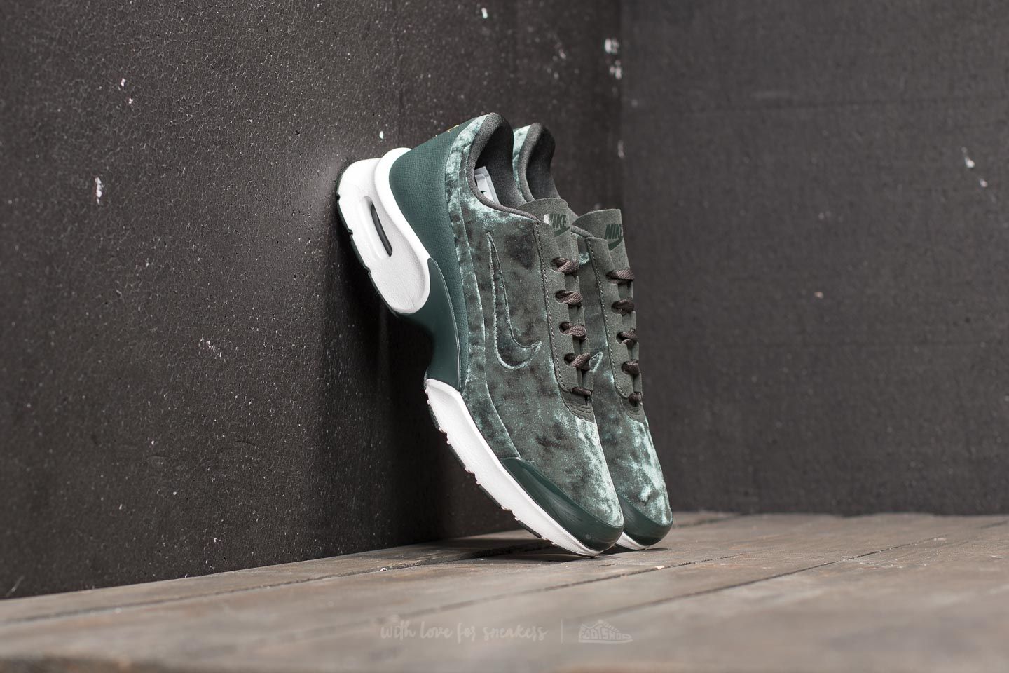 Nike air max jewell premium velvet deals