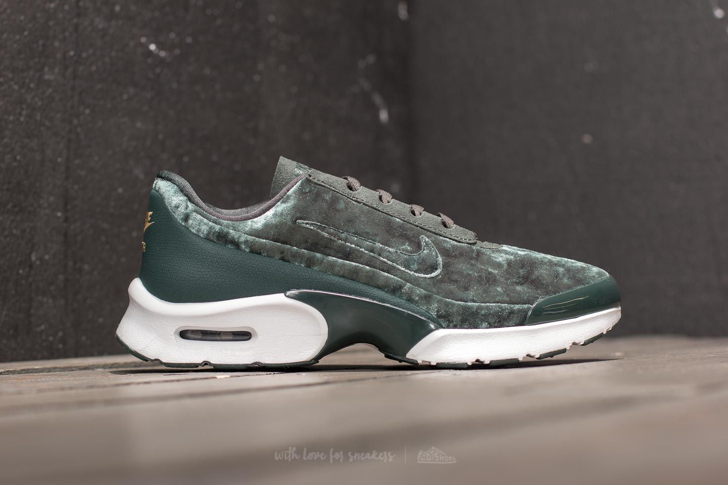 Women s shoes Nike Air Max Jewell Premium W Outdoor Green Outdoor Green Footshop
