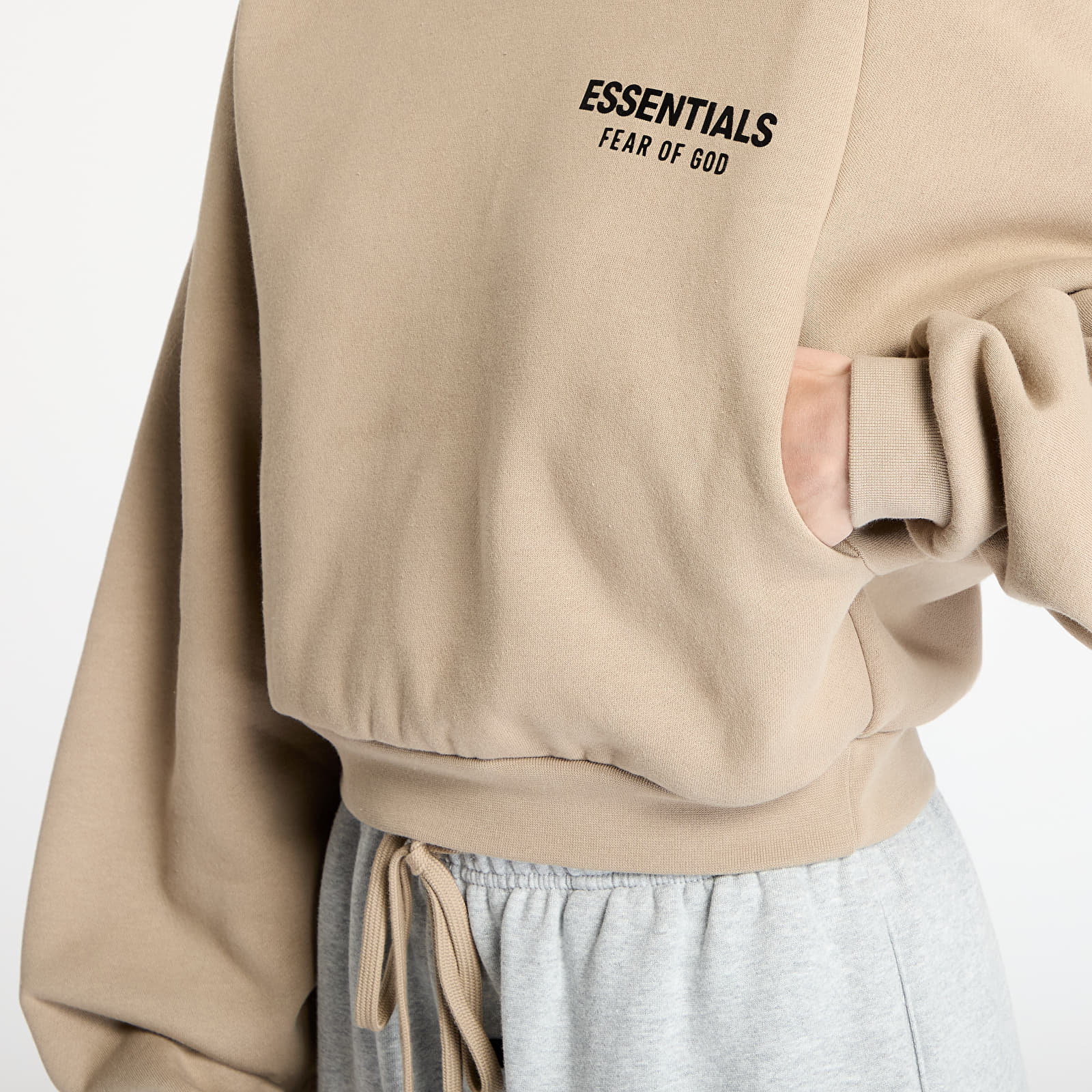 Sudaderas Fear Of God ESSENTIALS Fleece Cropped Hoodie Desert Sand