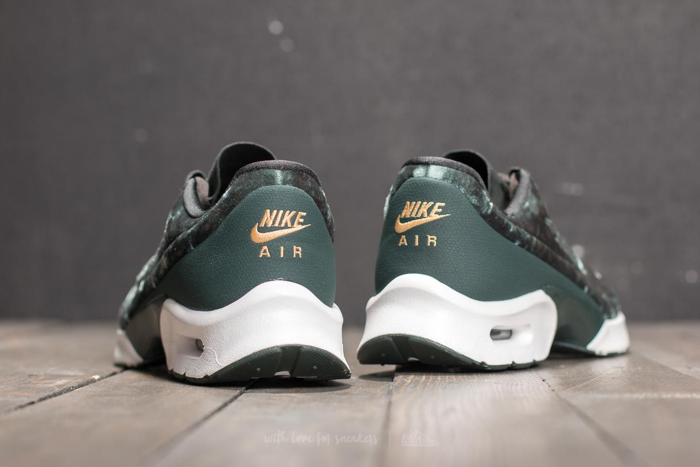 Damen Sneaker und Schuhe Nike Air Max Jewell Premium W Outdoor Green/ Outdoor Green