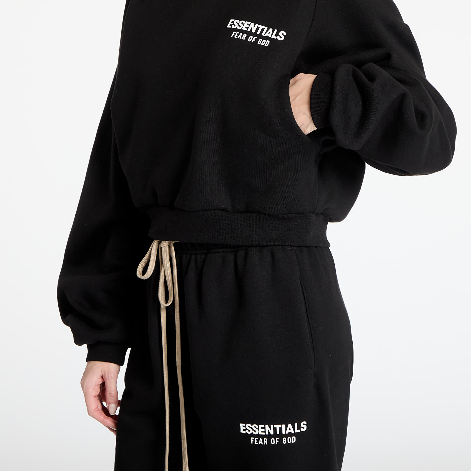 Sweatjacken und Sweatshirts Fear Of God ESSENTIALS Fleece Cropped Hoodie Black
