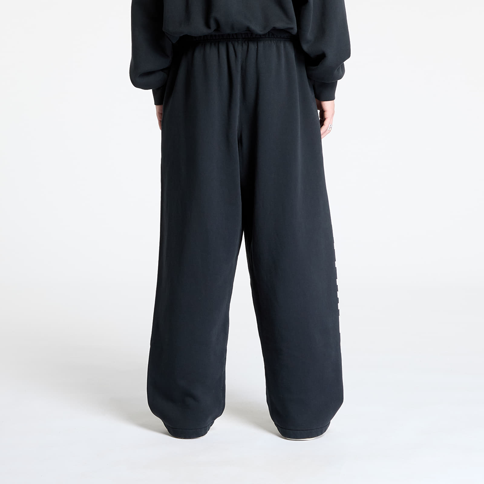Jogger-housut Fear Of God ESSENTIALS Heavy Fleece Relaxed Sweatpant Black