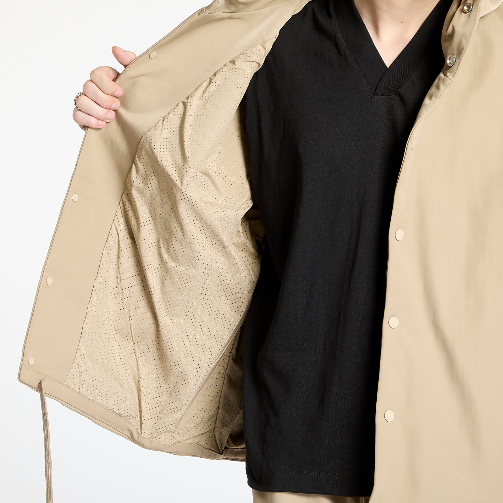 Jacken Fear Of God ESSENTIALS Textured Nylon Hooded Coaches Jacket Desert Sand
