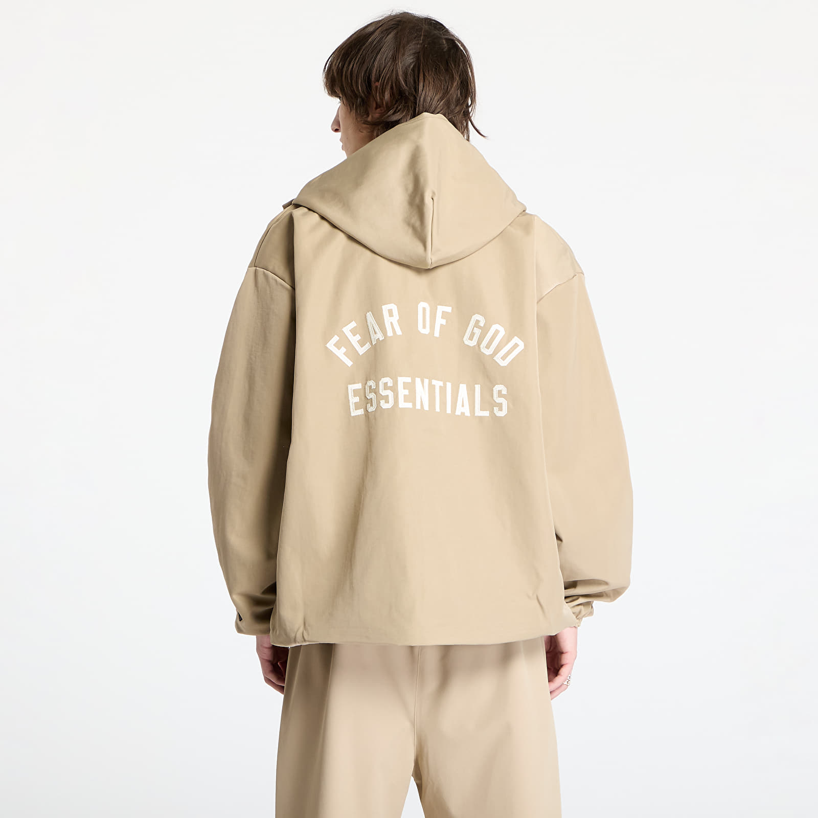 Jacken Fear Of God ESSENTIALS Textured Nylon Hooded Coaches Jacket Desert Sand