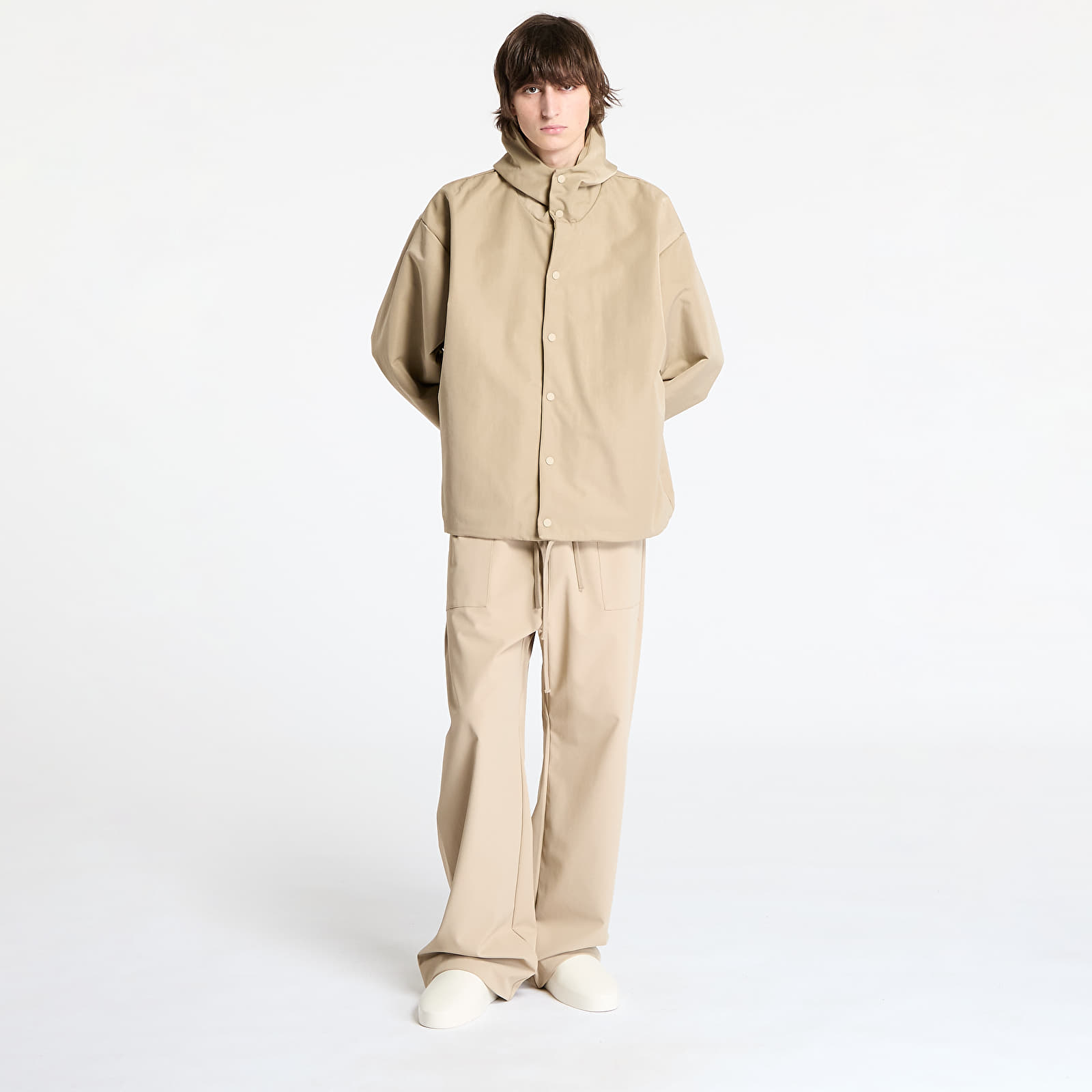 Jacken Fear Of God ESSENTIALS Textured Nylon Hooded Coaches Jacket Desert Sand