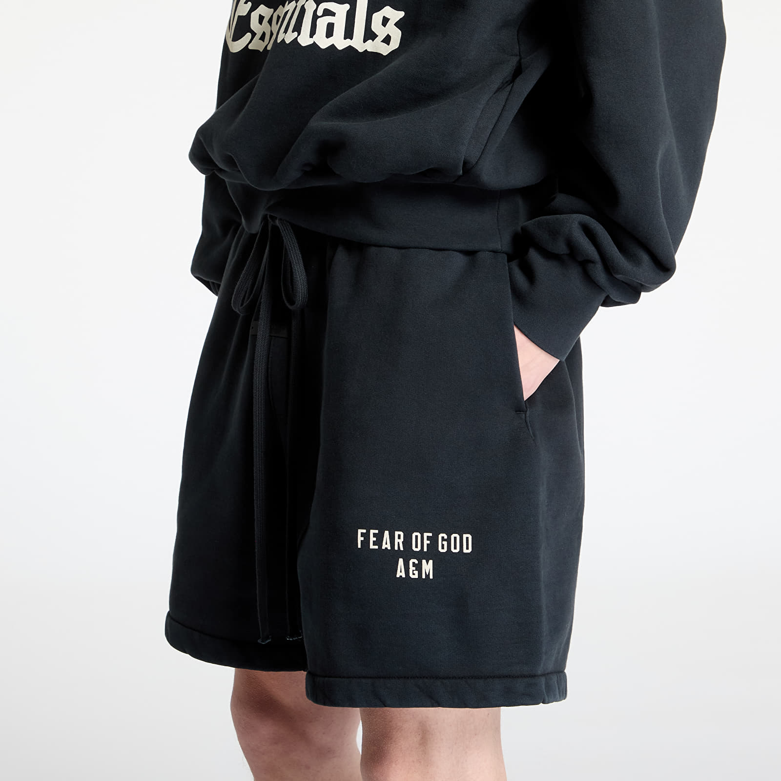 Kratke hlače  Fear Of God ESSENTIALS Heavy Fleece Soccer Short Black