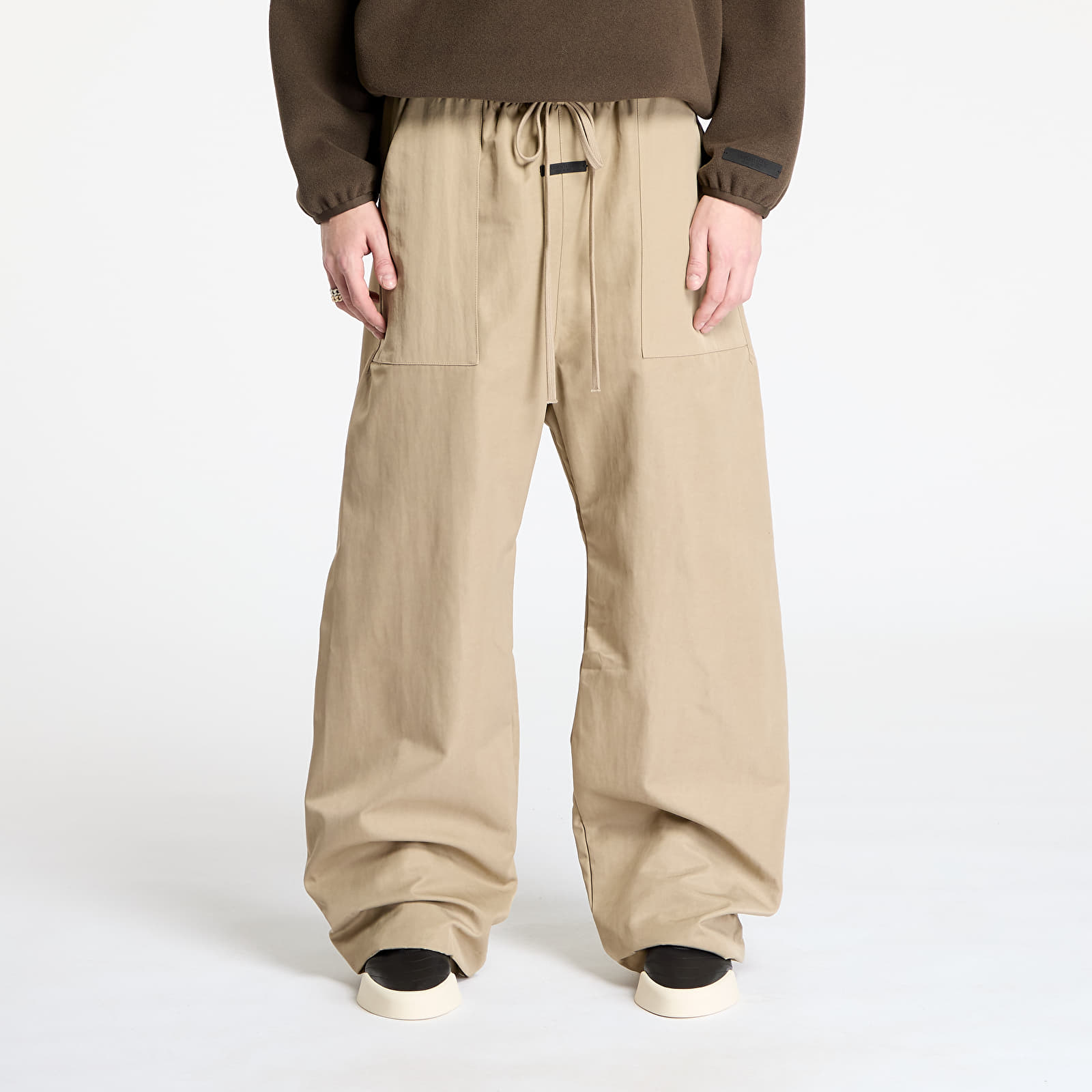 Pants and jeans Fear Of God ESSENTIALS Textured Nylon Utility Pant Desert Sand