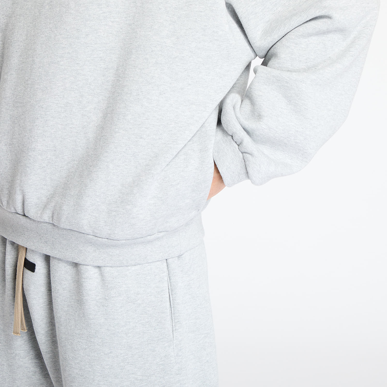 Džemperiai su gobtuvais ir džemperiai Fear Of God ESSENTIALS Fleece Hoodie Light Heather Gray