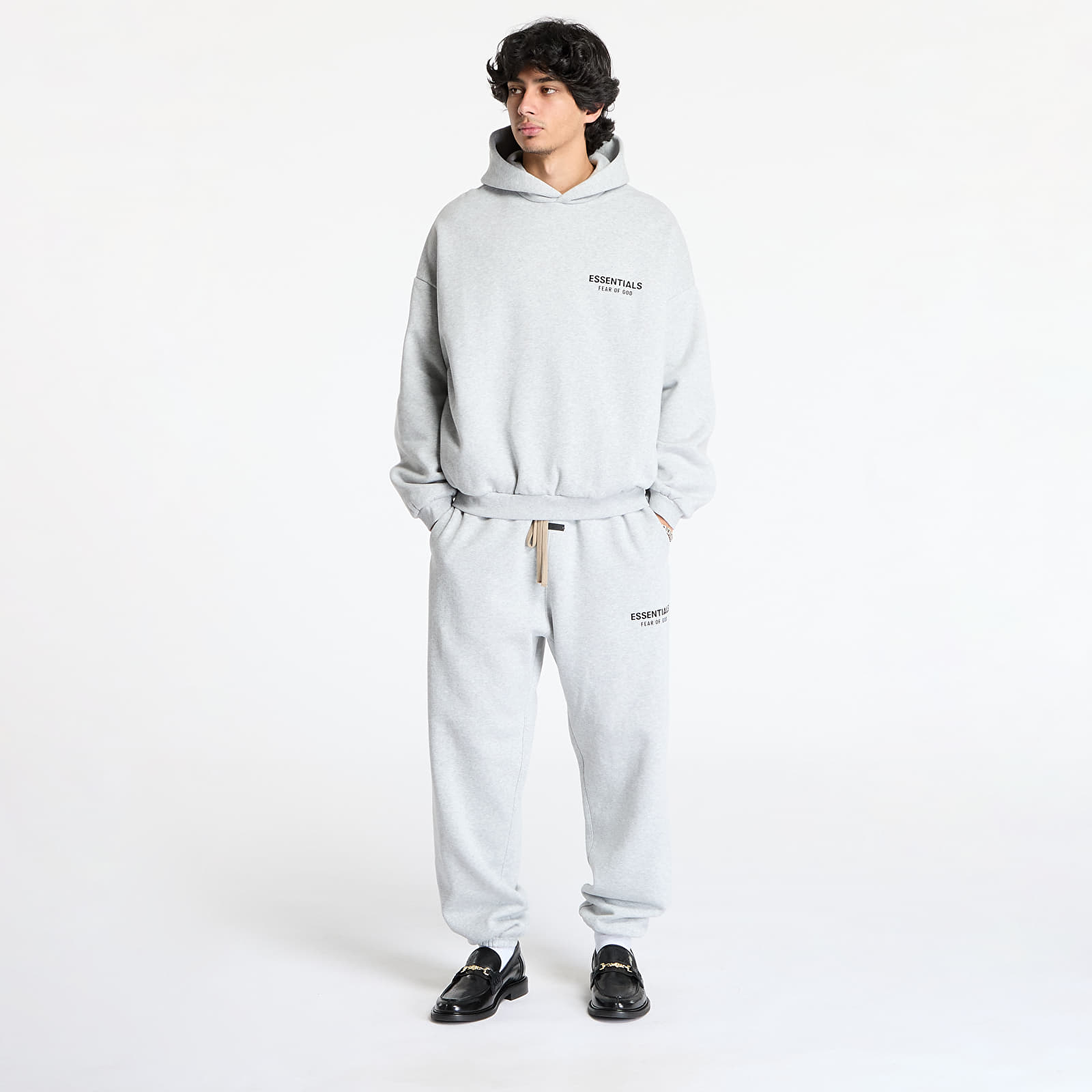 Džemperiai su gobtuvais ir džemperiai Fear Of God ESSENTIALS Fleece Hoodie Light Heather Gray