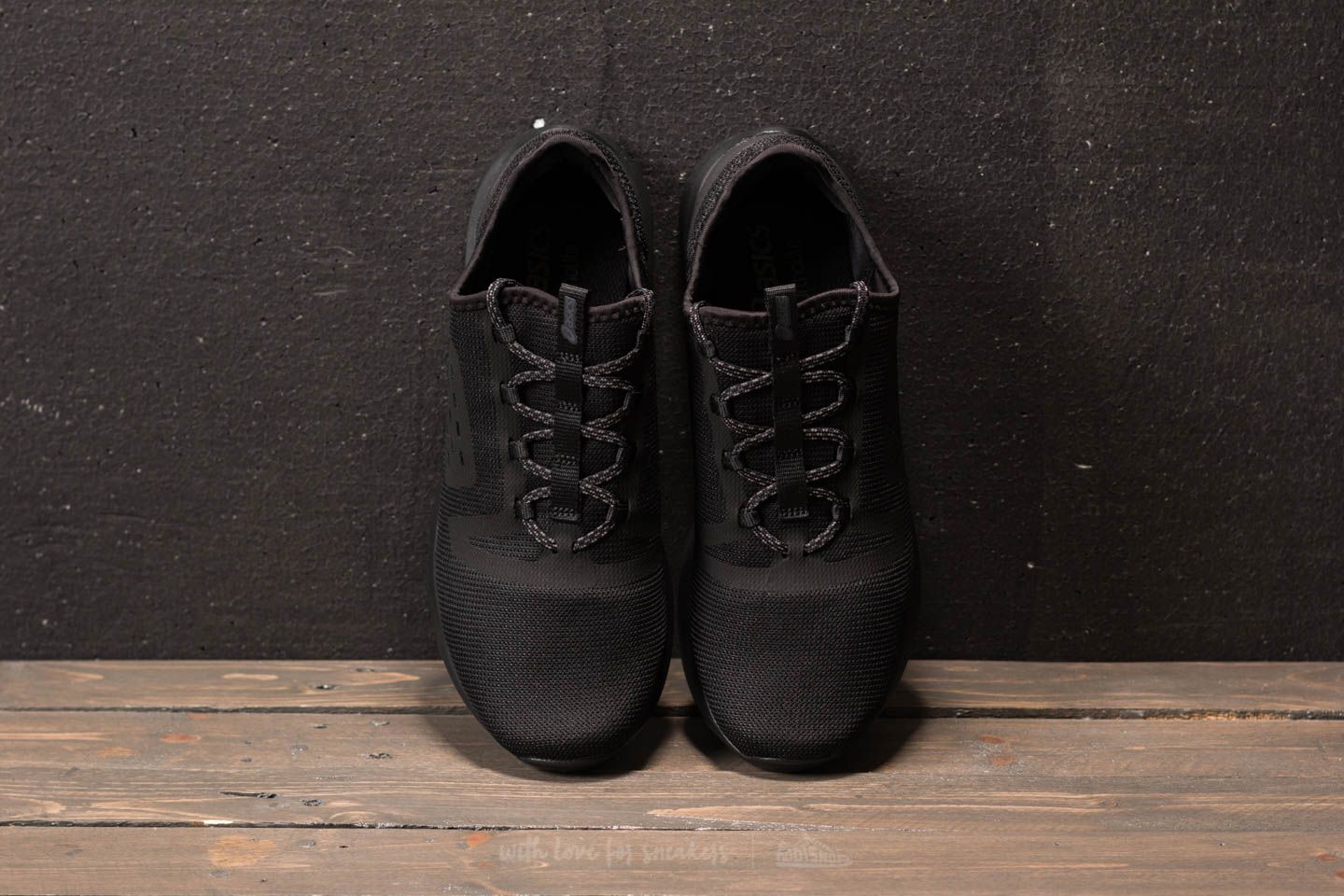Meeste kingad Asics fuzeTORA Black/ Black/ Carbon