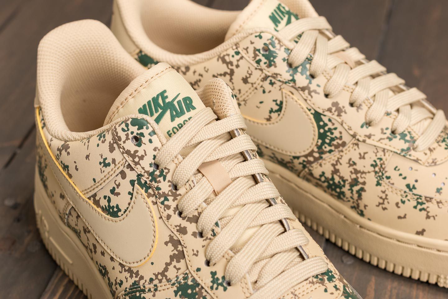 Air force 1 low outlet desert camo team gold