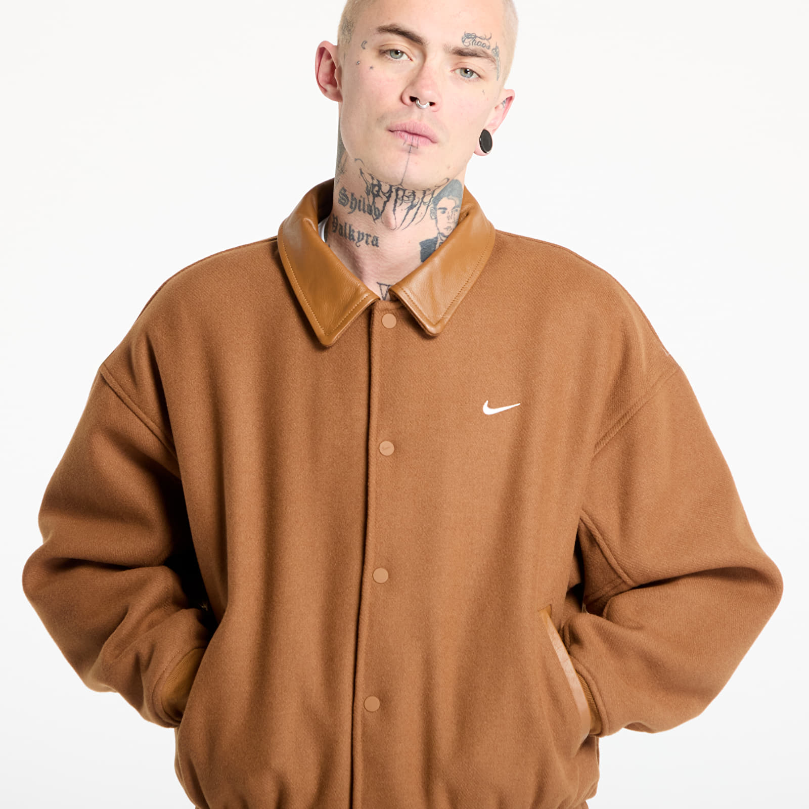 Kurtki Nike Solo Swoosh Men's Wool Varsity Jacket Light British Tan/ Light Orewood Brown/ White