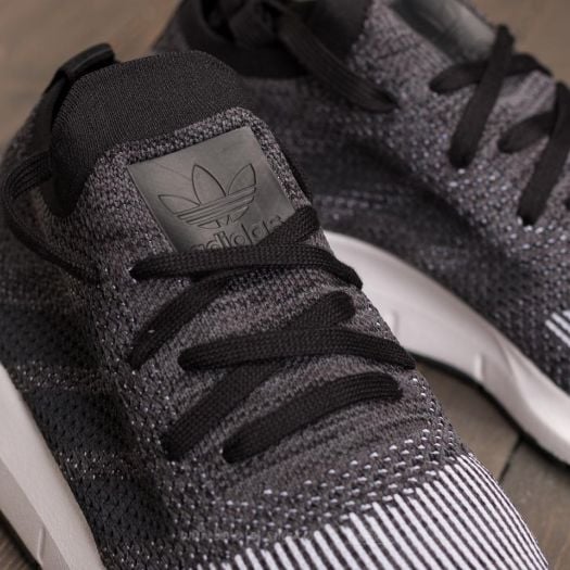 Adidas swift run primeknit core black medium grey heather online