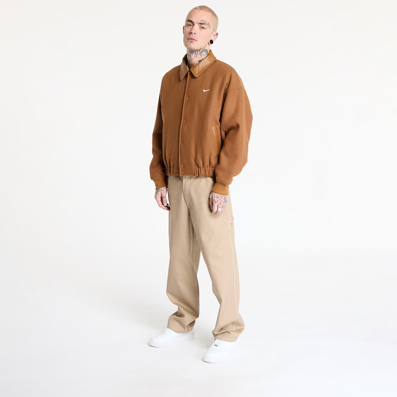 Kurtki Nike Solo Swoosh Men's Wool Varsity Jacket Light British Tan/ Light Orewood Brown/ White