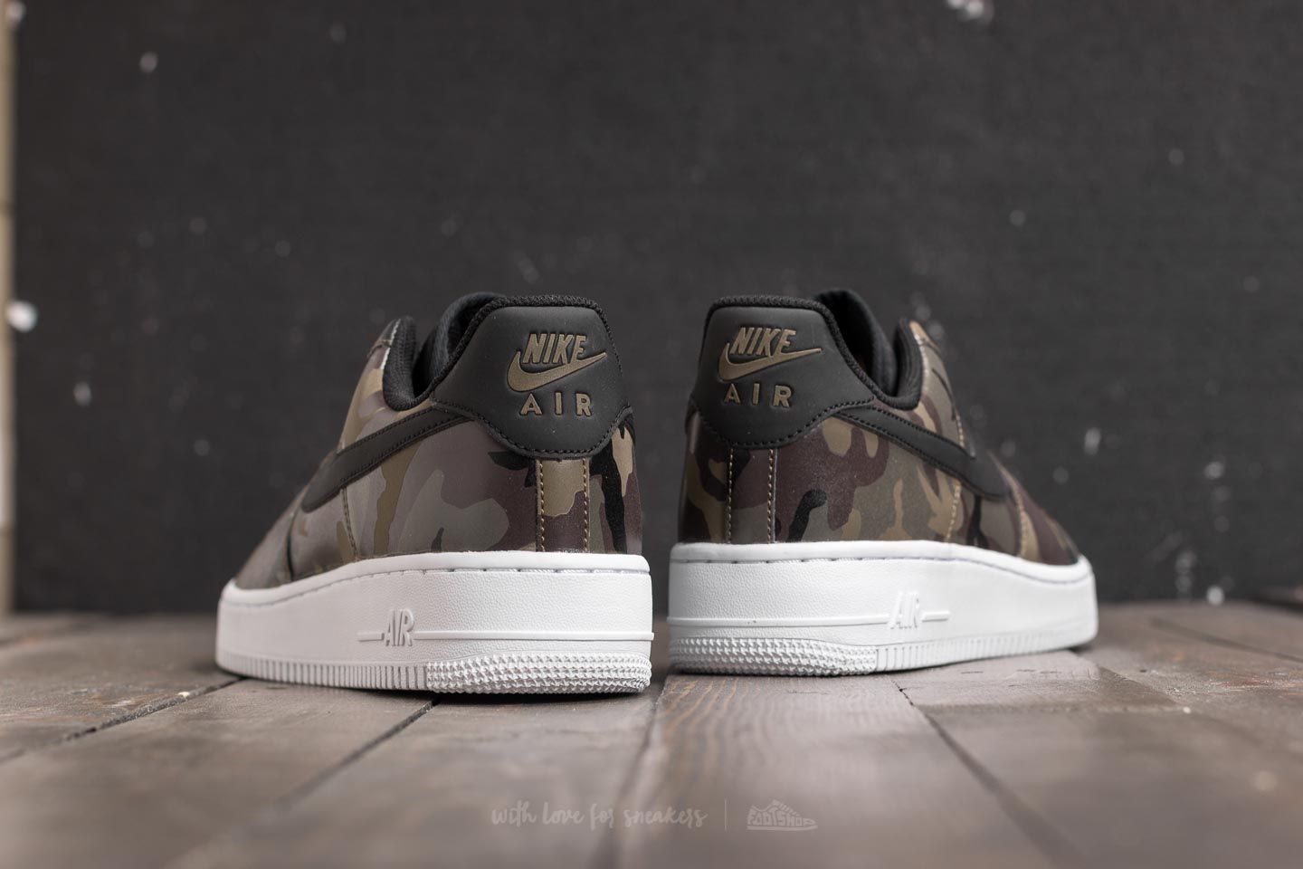 Chaussures et baskets homme Nike Air Force 1 07 LV8 Medium Olive Black Footshop