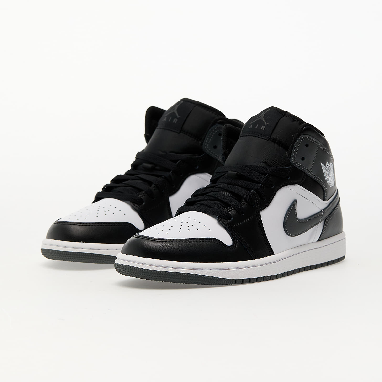 Чоловіче взуття Air Jordan 1 Mid Black/ Iron Grey-White