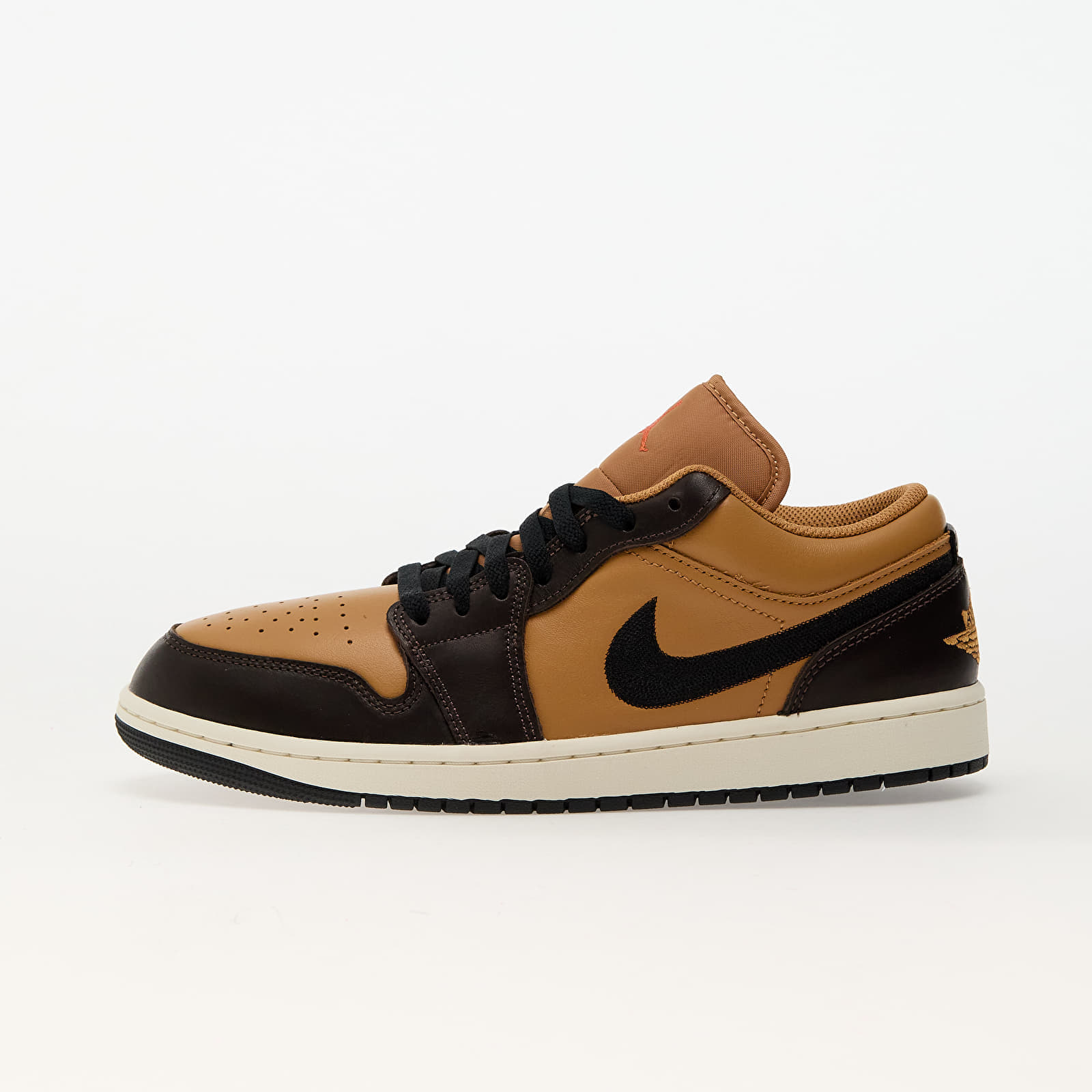 Levně Tenisky Air Jordan 1 Low SE Flax/ Black-Baroque Brown-Vintage Coral
