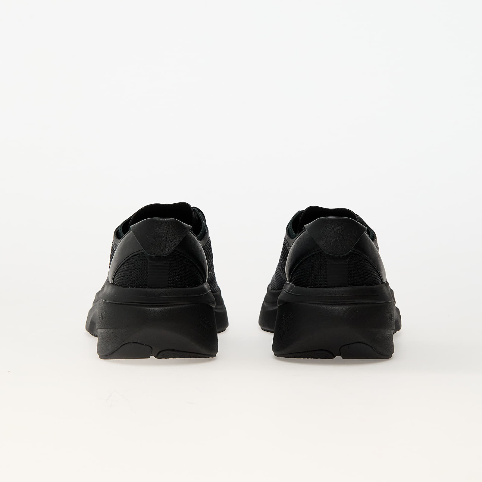 Încălțăminte și sneakerși pentru bărbați Y-3 Subaya Black/ Black/ Black