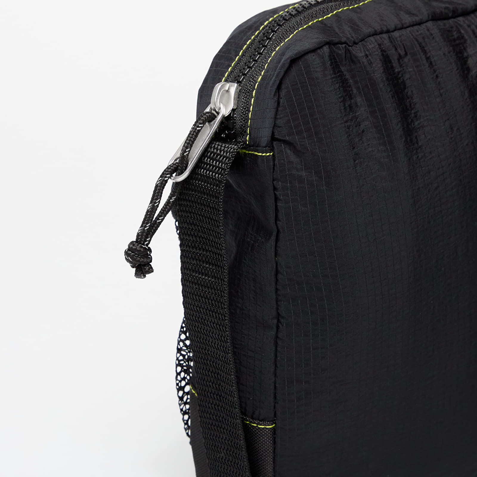 Crossbody táskák adidas Small Item Bag Black/ Shadow Olive