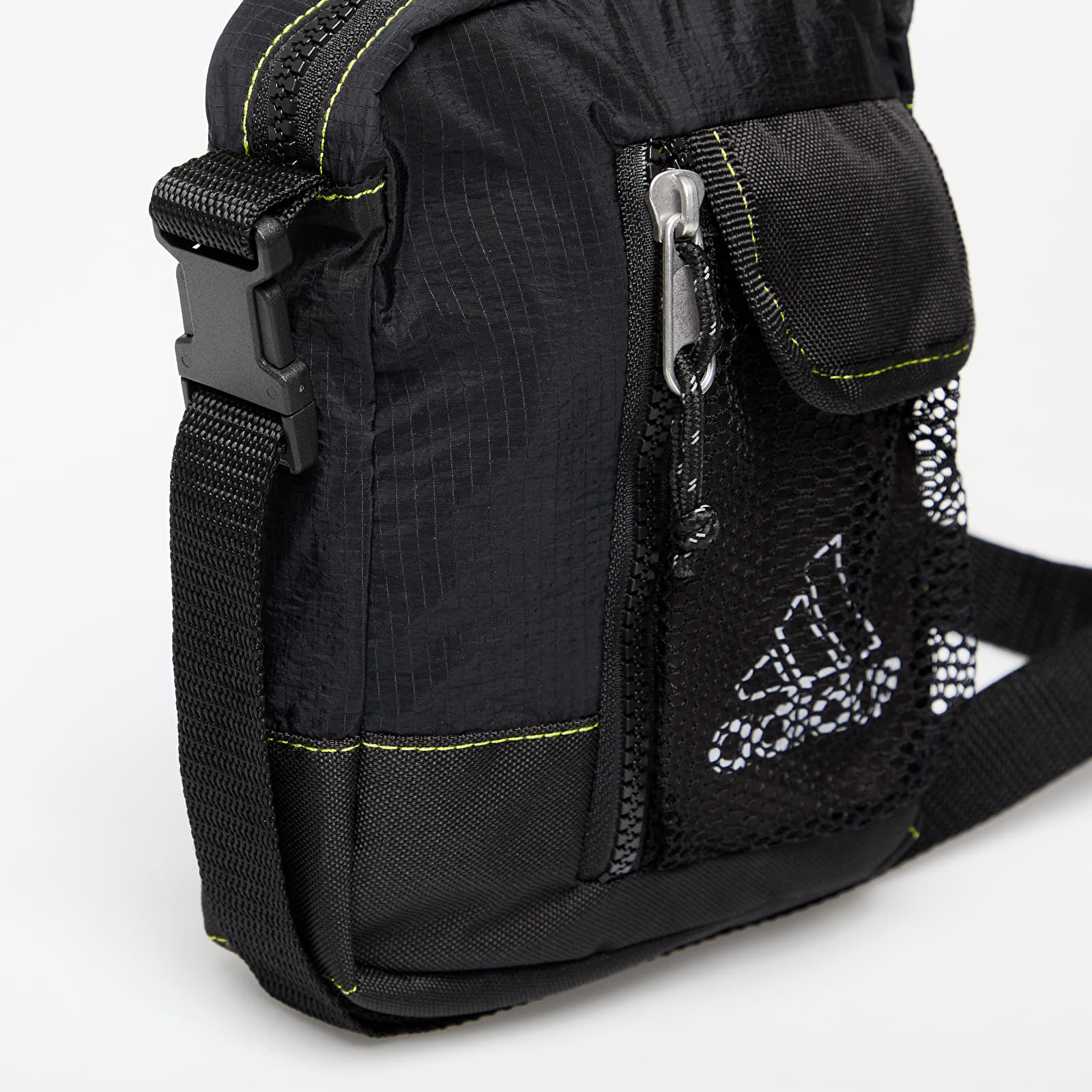 Crossbody táskák adidas Small Item Bag Black/ Shadow Olive