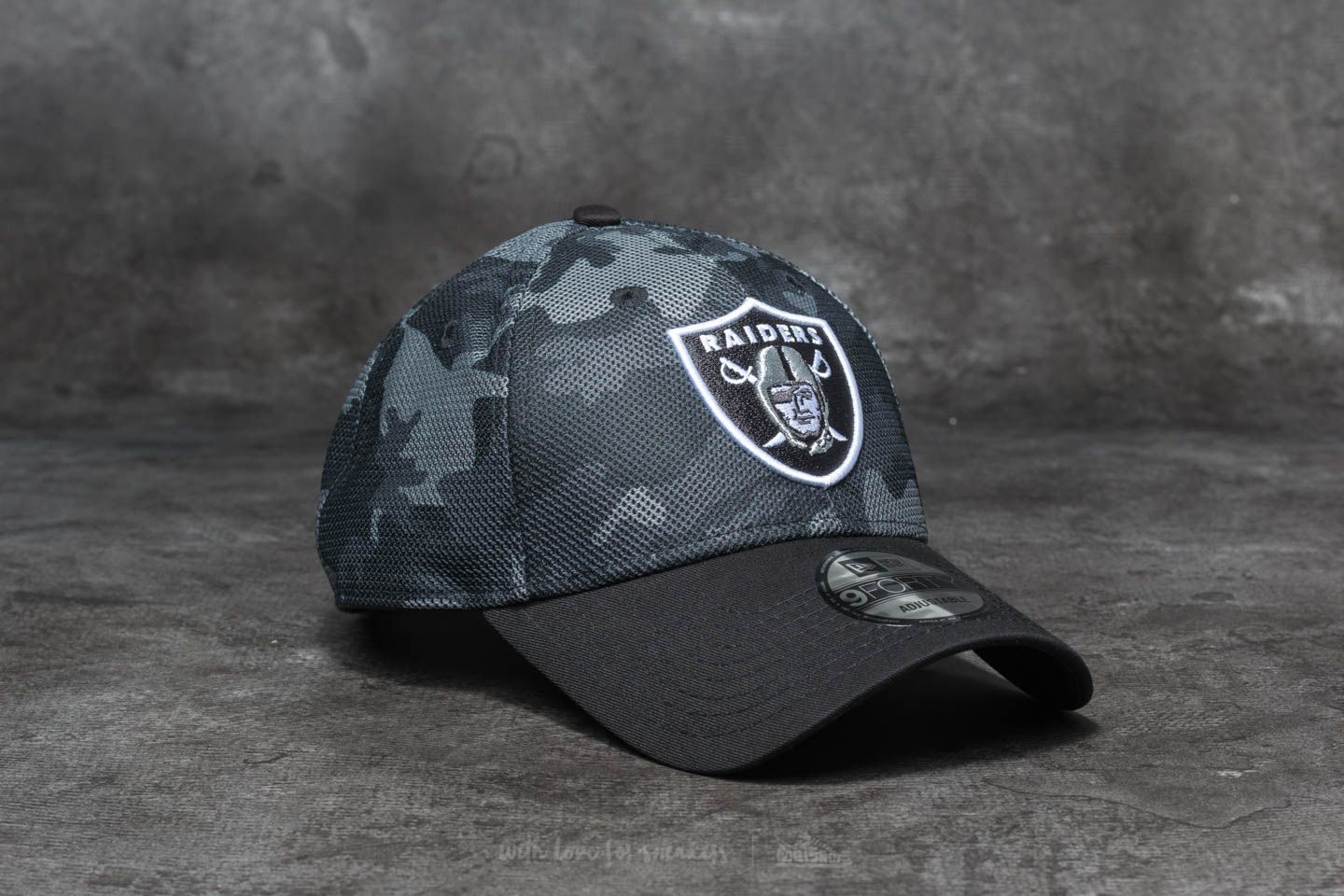 Cappelli strapback New Era 9Forty NFL Mesh Overlay Oakland Raiders Grey/ Black
