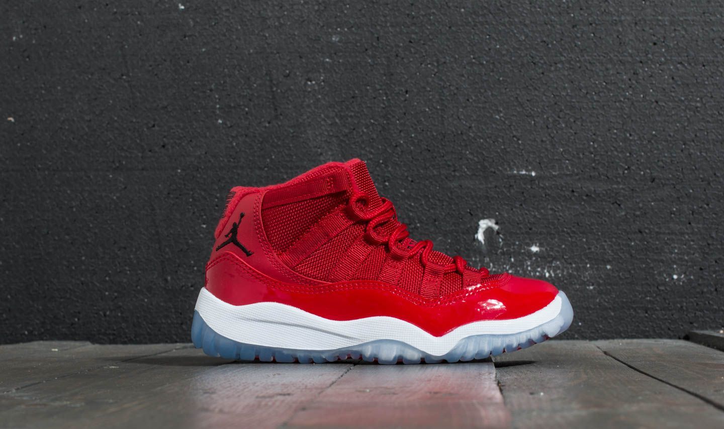 Kids' sneakers and shoes Air Jordan 11 Retro BP Gym Red/ Black-White