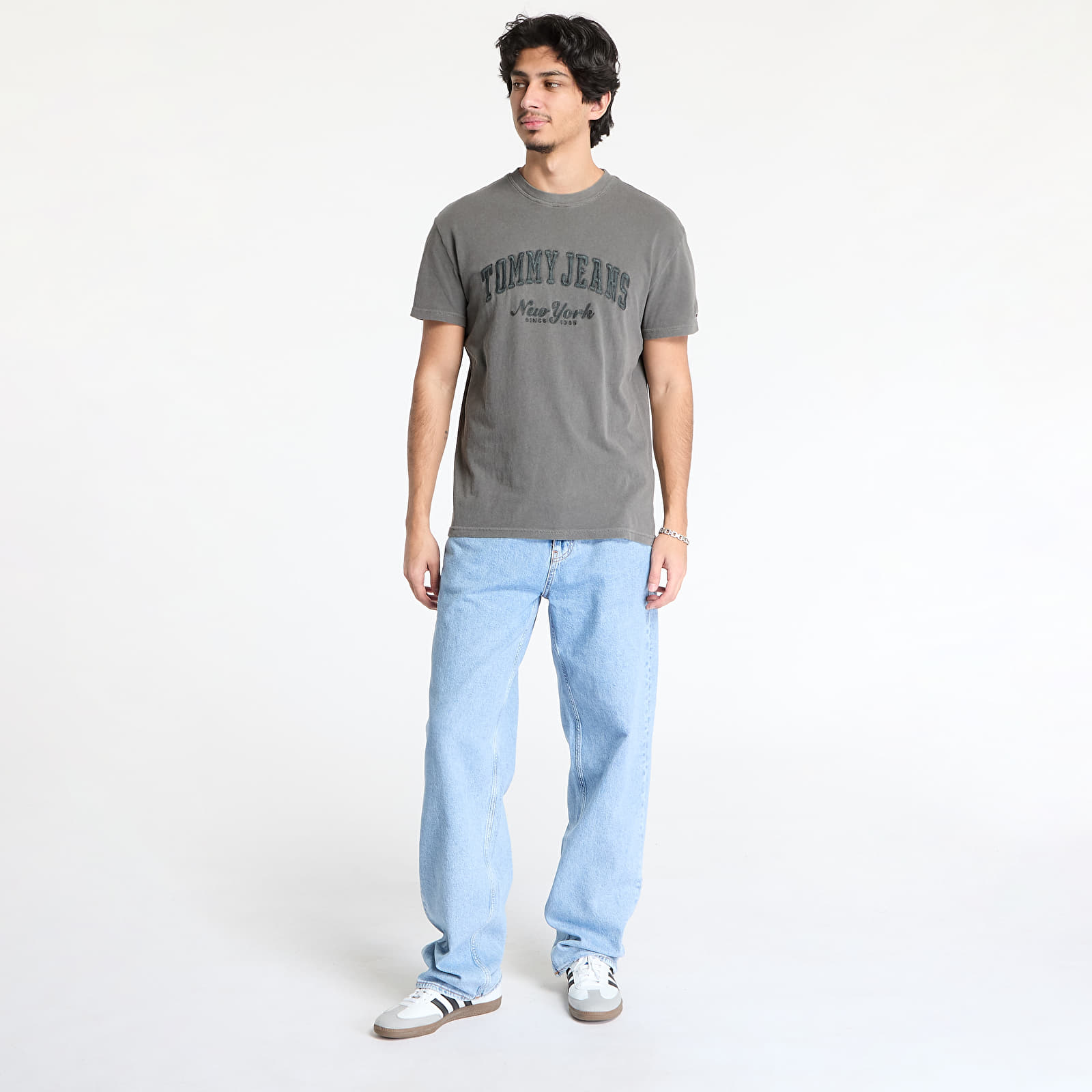 Tričká Tommy Jeans Reg Vintage Varsity Tee Black