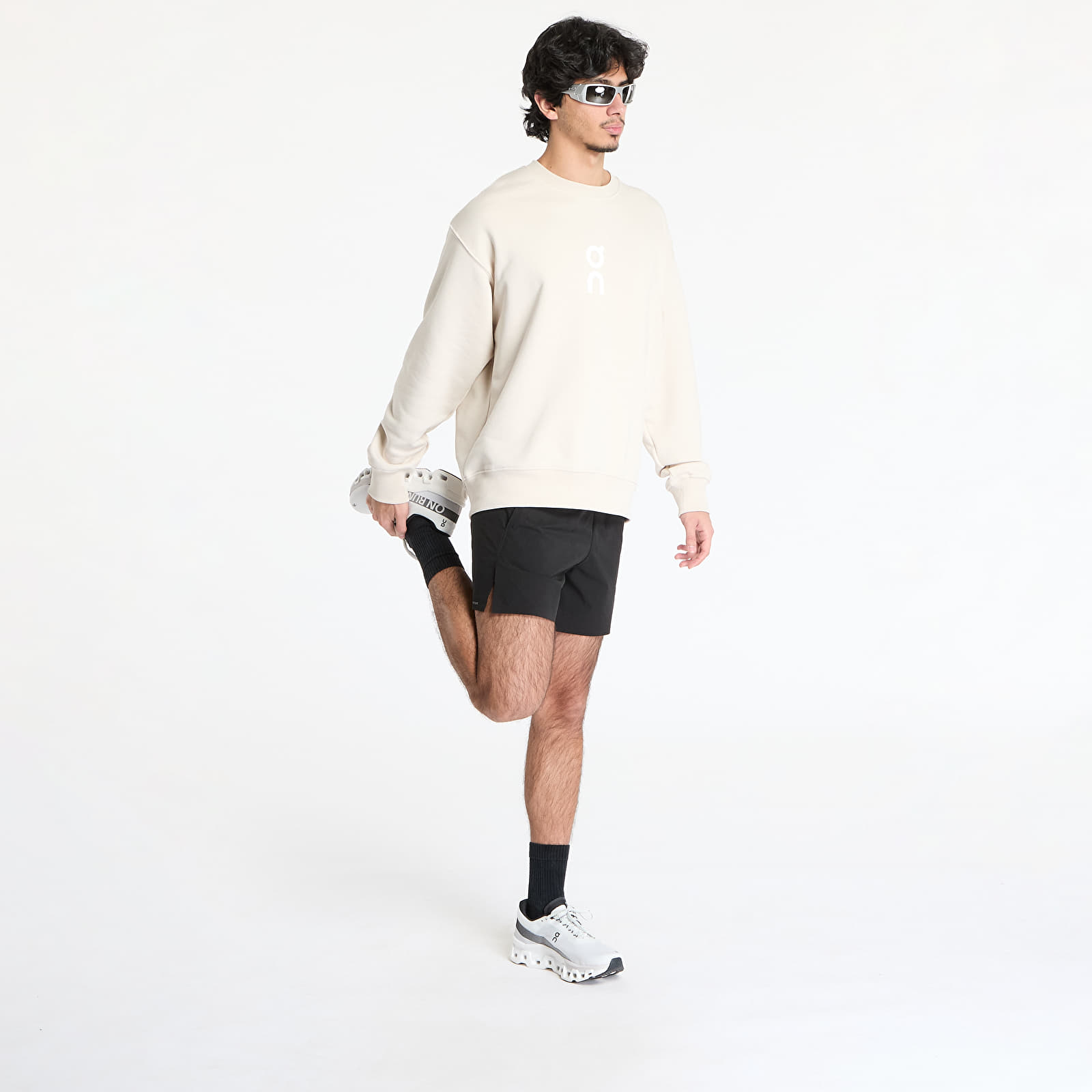 Férfi kapucnis pulcsik On Club Crew Graphic Sweatshirt Silver